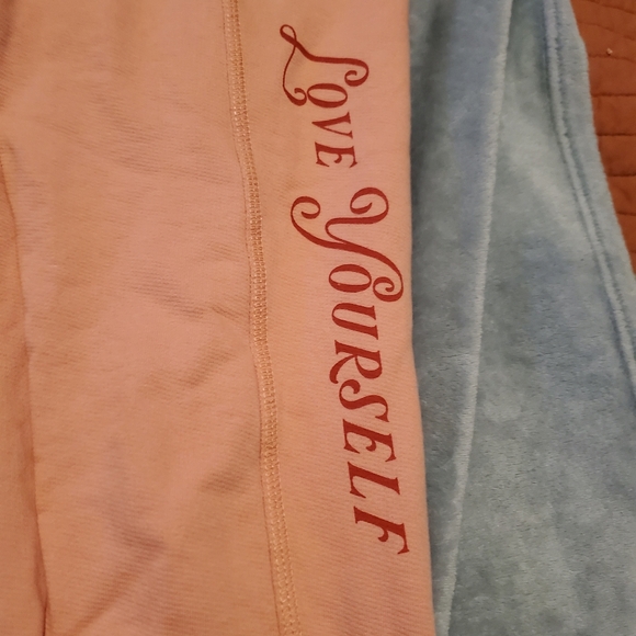 DD Sweats - Picture 4 of 6